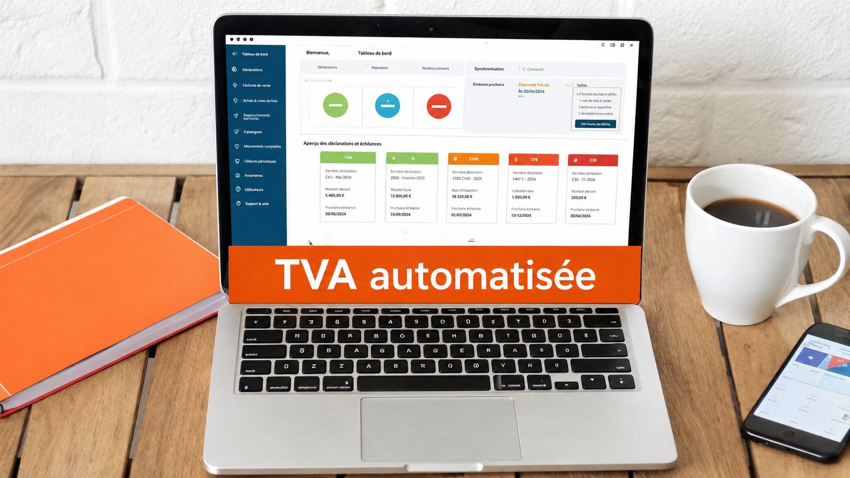 Tableau de bord financier sur un ordinateur portable affichant la TVA automatisée, avec café et carnet.